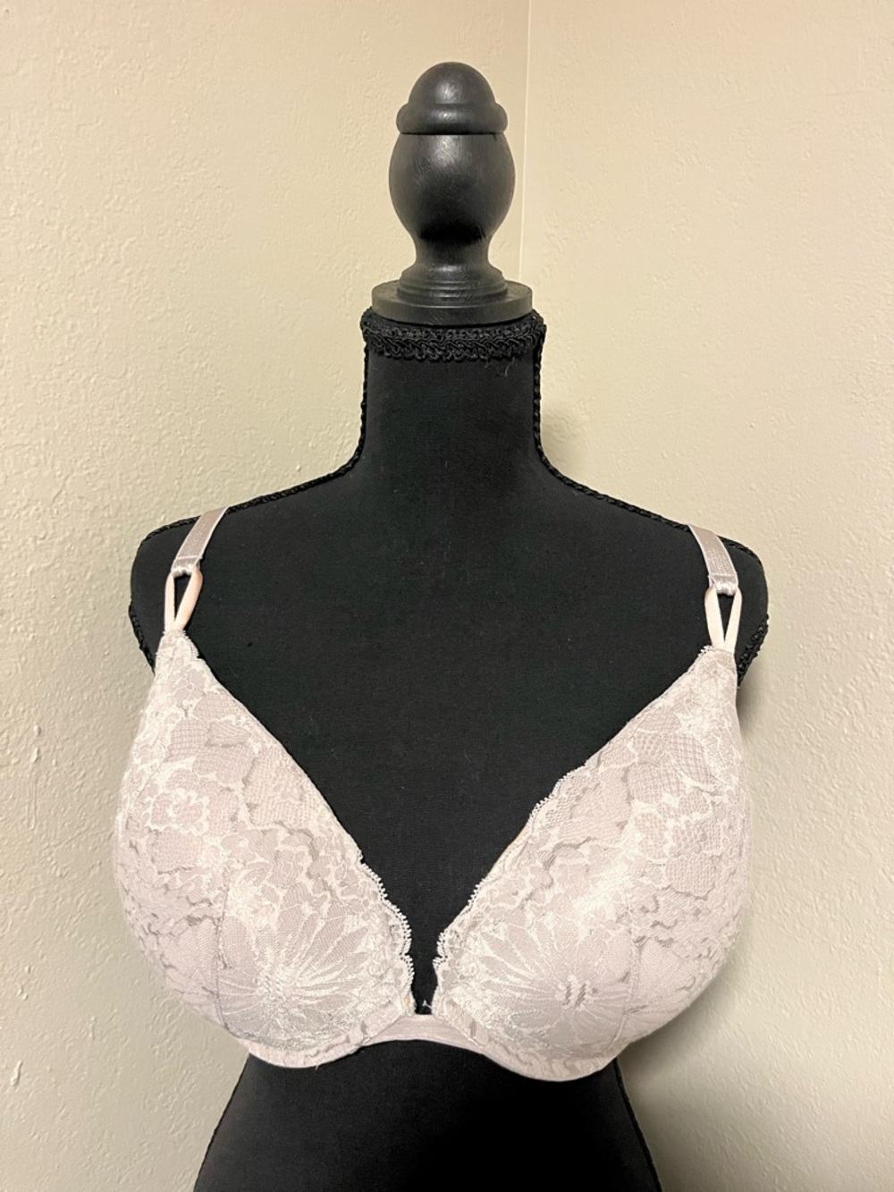 Victoria's Secret Light Gray/Light Pink Push-up Lace -36DDD